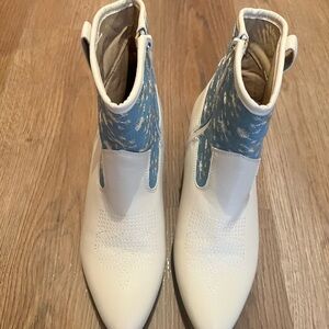 Olivia &Kate New York Cream & Light Blue Western-Style Ankle Booties size 8